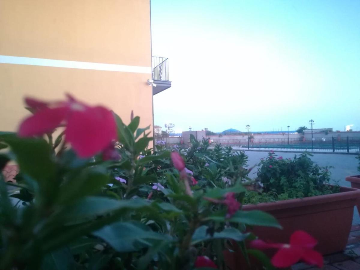 I Colori Dell'Etna Bed & Breakfast San Giovanni La Punta Luaran gambar
