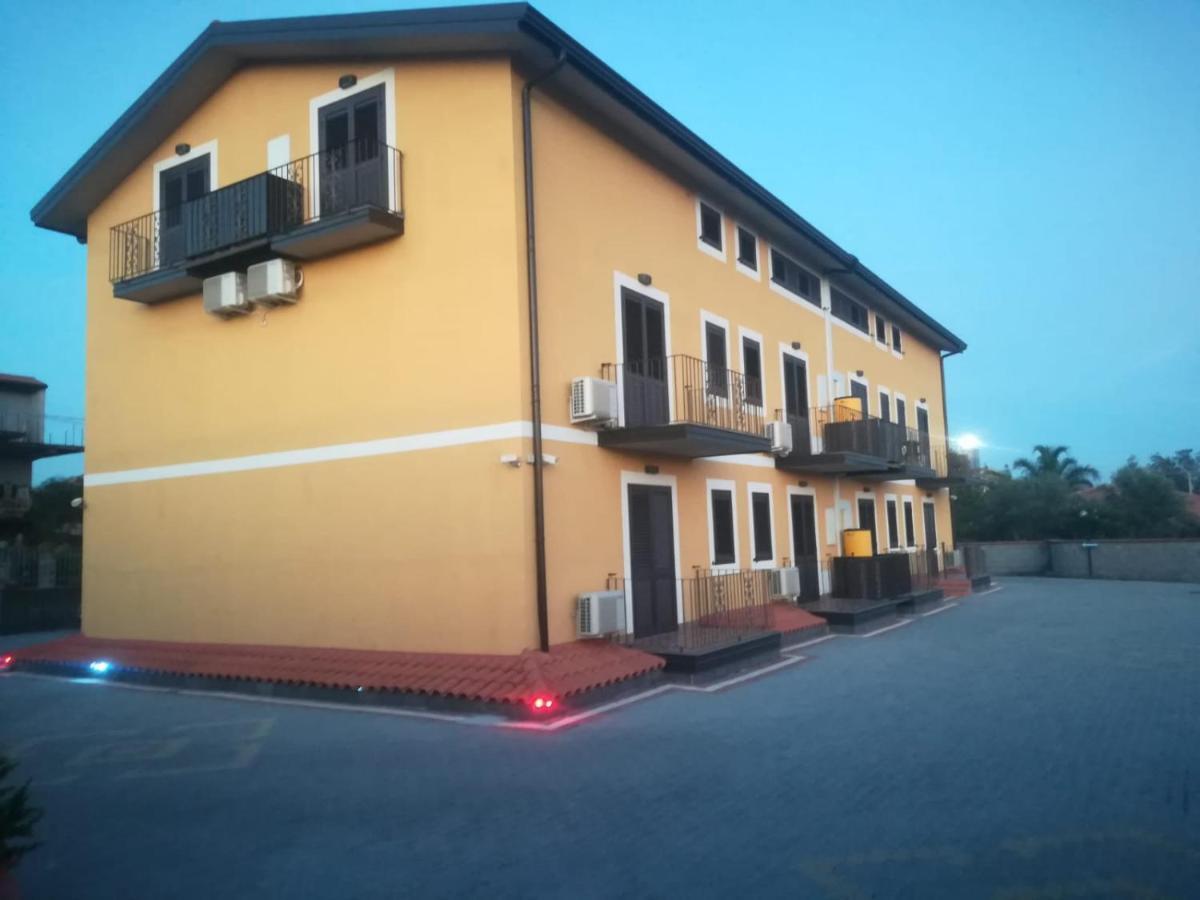 I Colori Dell'Etna Bed & Breakfast San Giovanni La Punta Luaran gambar