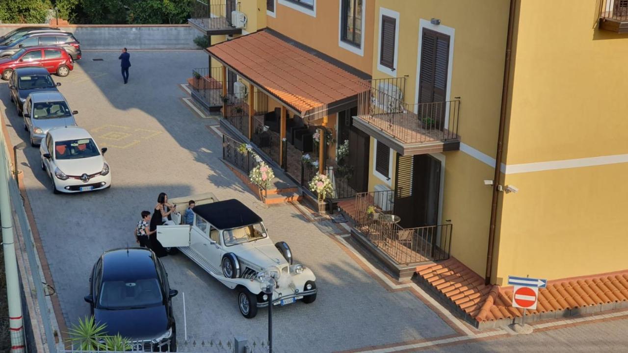 I Colori Dell'Etna Bed & Breakfast San Giovanni La Punta Luaran gambar